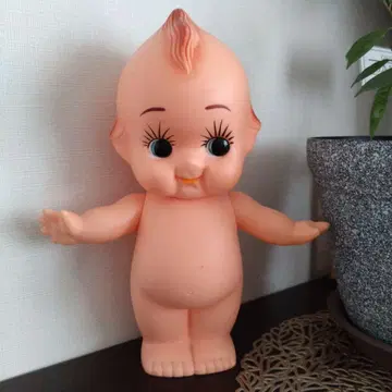 큐피 소프트 비닐 스킨 컬러의 웃는 얼굴 인형 약 30cm
