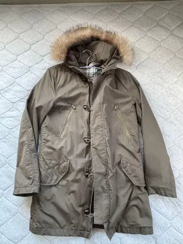 TK 올리브색 퍼 달린 모즈 코트