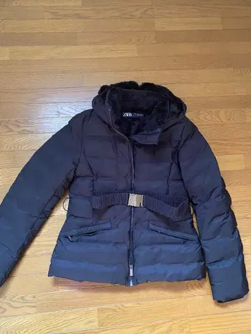 ZARA 블랙 다운 자켓 S 사이즈