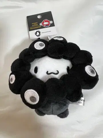 오사카 간사이 만박 시나몬 미야쿠미야쿠 콜라보 카라비너 부착 블랙