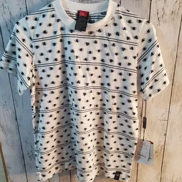 하트 무늬 화이트 T셔츠 F 사이즈