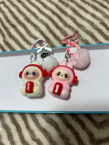 Labubu 캐릭터 키링 폼폼 포함 2개 세트