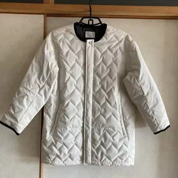 화이트 퀼팅 다운 자켓