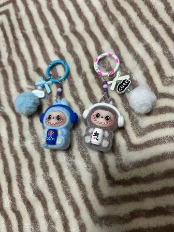 Labubu 캐릭터 키링 폼폼 포함 2개 세트