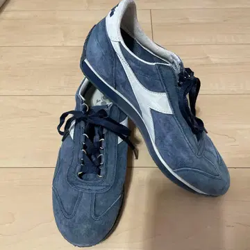diadora 네이비 스니커즈 1975 모델 정가 19000엔