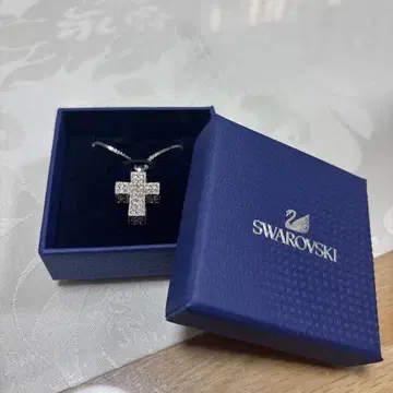 Swarovski 크로스형 목걸이 박스 포함