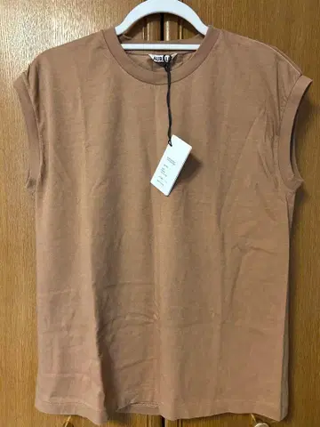 새상품! AURALEE 슬리브리스 T셔츠