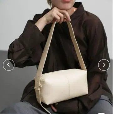 select MOCA 원숄더 스퀘어 백 아이보리