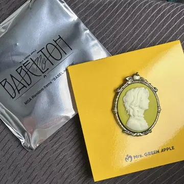 Mrs. GREEN APPLE BABEL 핀 배지