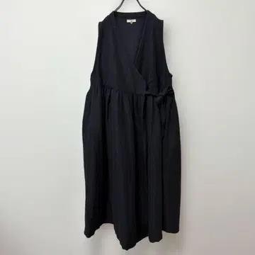 HAU CLASKA 카슈쿨 슬리브리스 원피스