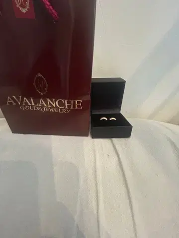 AVALANCHE 골드 후프 귀걸이