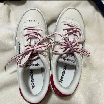 리복 클래식 레더 스니커즈 화이트/레드