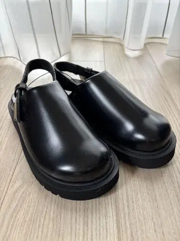 유니클로C 크로그 슈즈 블랙 S 23cm