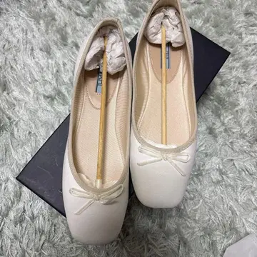ILIMA 화이트 발레 슈즈 23.5cm