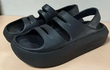 택 포함 새상품 PUMA 통굽 샌들