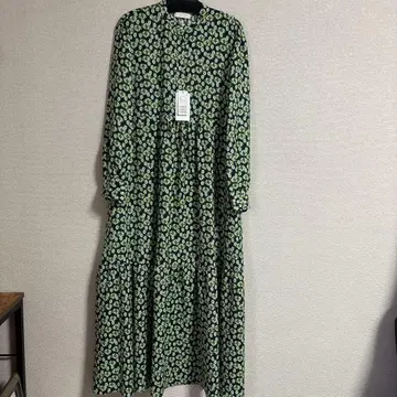 보르지 블루 리 플라워 프린트 크루넥 원피스