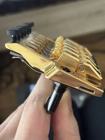 Ibanez Lo Pro Edge 트레몰로 gold 골드