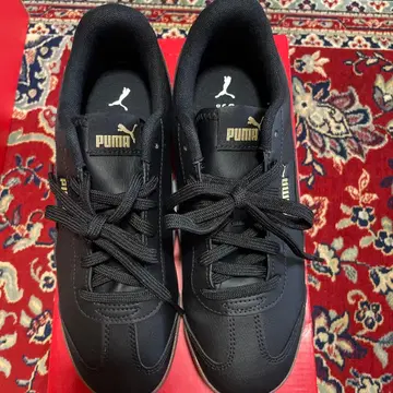 PUMA 블랙 스니커즈