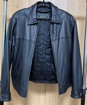 GUESS 블랙 가죽 자켓 M 사이즈
