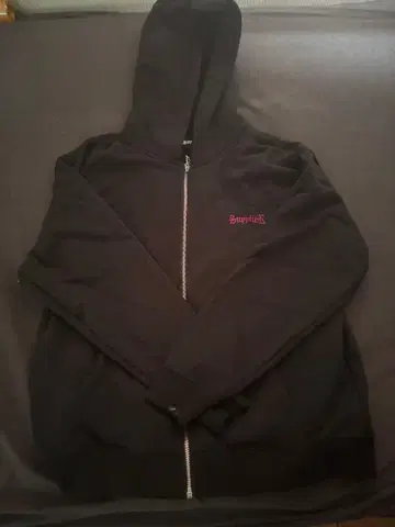 SupplieR 블랙 후드 부착 후드티