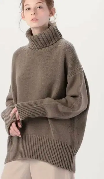 갤러리 비 카키 파인 울 니트 스웨터