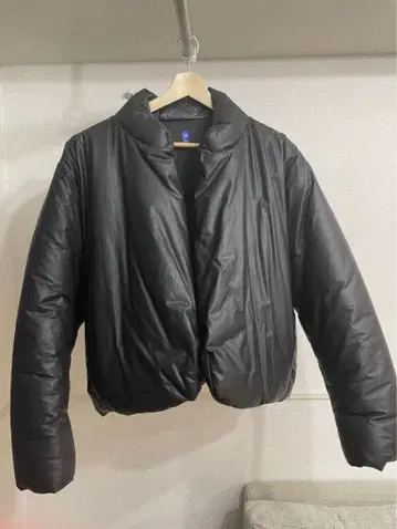 YZY 블랙 숏 기장 다운 자켓 XS