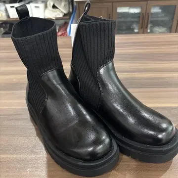 블랙 통굽 슬립온 부츠