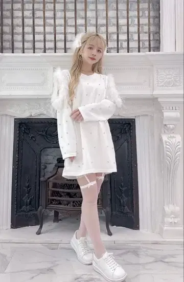엘프 에린코 ellief Shoulder Feather Tops