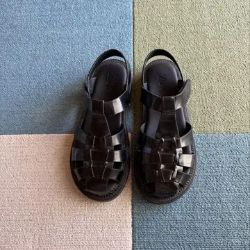 ZARA 블랙 구르카 샌들 38 25cm