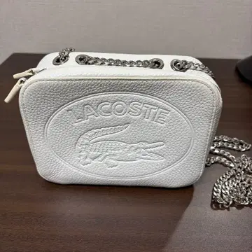LACOSTE 화이트 가죽 숄더백