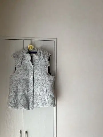 [ 컨디션 최상 ] Rose Tiara 레이스 다운 베스트 42 여성용