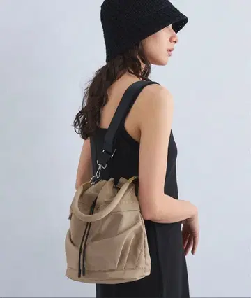 그린 레이블 릴랙싱 모카 나일론 숄더백