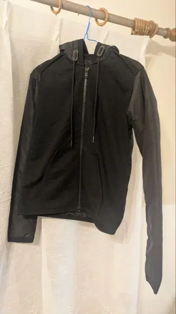 Y-3 후드 부착 블랙 다운 자켓