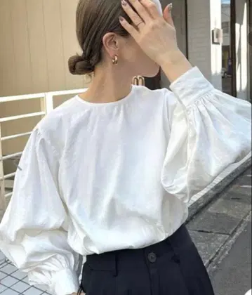 새상품 셀렉 모카 select MOCA by son 볼륨 슬리브 블라우스