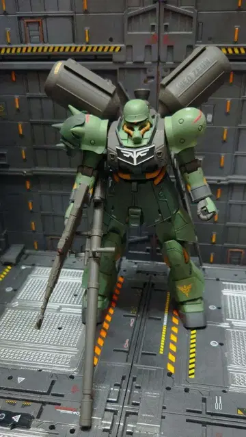 HG(하이 그레이드) 기라 줄루 중무장 사양 1/144