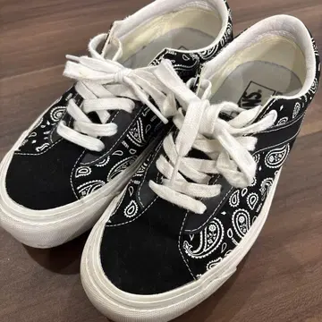 VANS ULTRARUSH 반다나 패턴 스니커즈