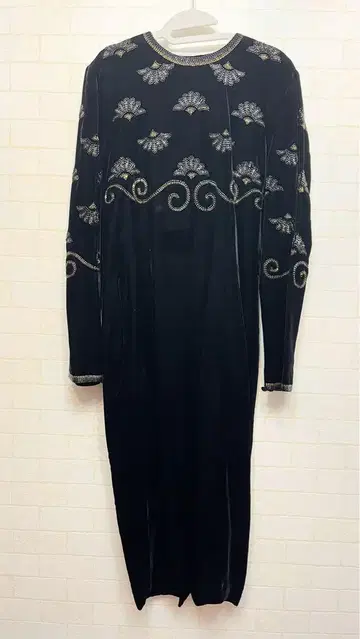 엘레강트한 블랙 벨벳 원피스