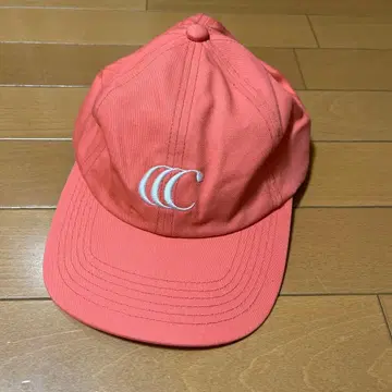 코랄 핑크 자수 로고 캡