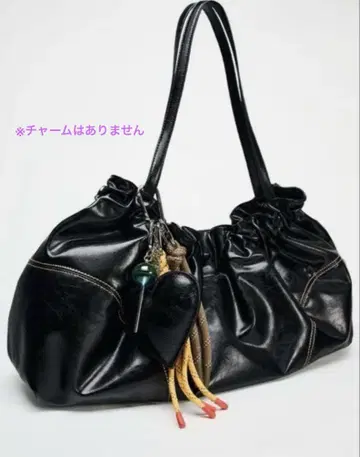ZARA 개더 참 포함 쇼핑 토트백 완판템 참 없음