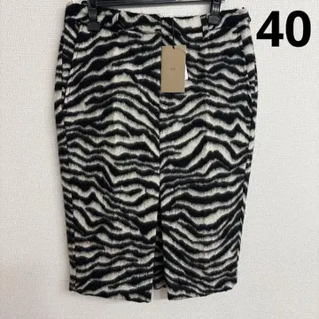 40 누메로 제브라 패턴 무릎 기장 스커트
