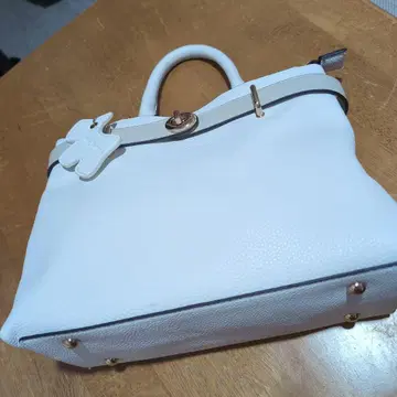 화이트 텍스처 숄더백