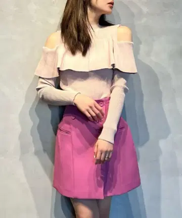 에이미 이스트 월 프론트 버튼 컬러 미니 스커트