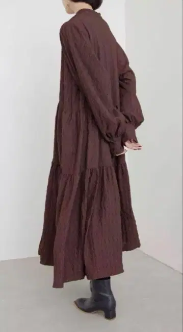 스탠드 카라 티어드 원피스 SUM1 STYLE 스미스타일 브라운