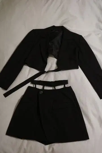 [새상품급] 인기 디자인 리 앤 모먼트 자켓 숏 팬츠 셋업