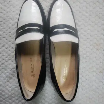 유나이티드 애로우즈 로퍼 화이트 블랙 37cm