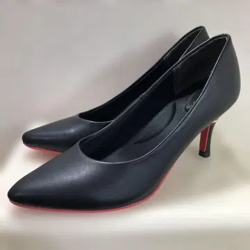 컨디션 최상 블랙 포인티드 토 레드 솔 펌프스 23.5cm