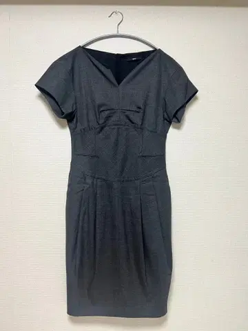 HUGO BOSS 그레이 무릎 기장 반팔 원피스