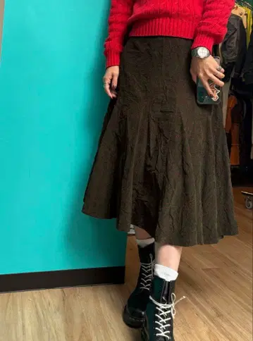 올리브 코듀로이 자수 플레어 스커트
