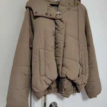 POU DOU DOU 후드 부착 베이지 다운 자켓 M