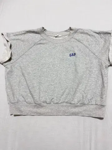 GAP 그레이 크롭 맨투맨 L